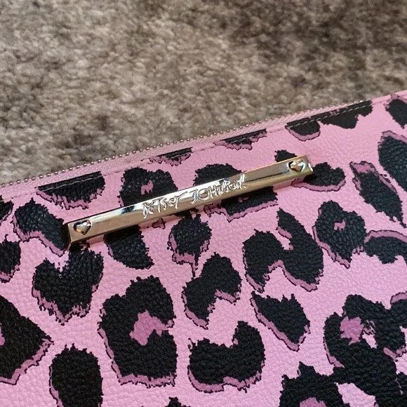 betsy johnson hand wallet - Picture 2 of 5